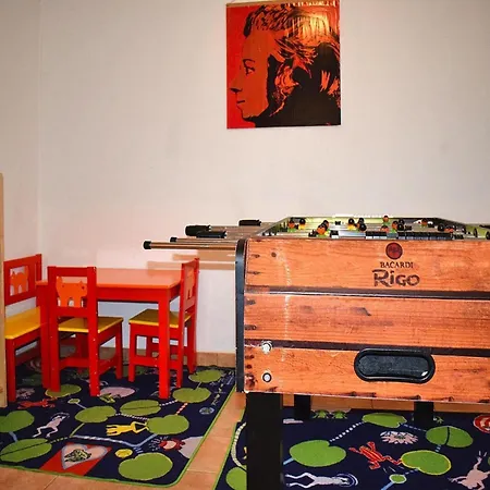 Amadeus, Apartamento