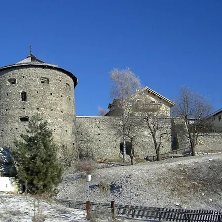 Amadeus, Apartment *